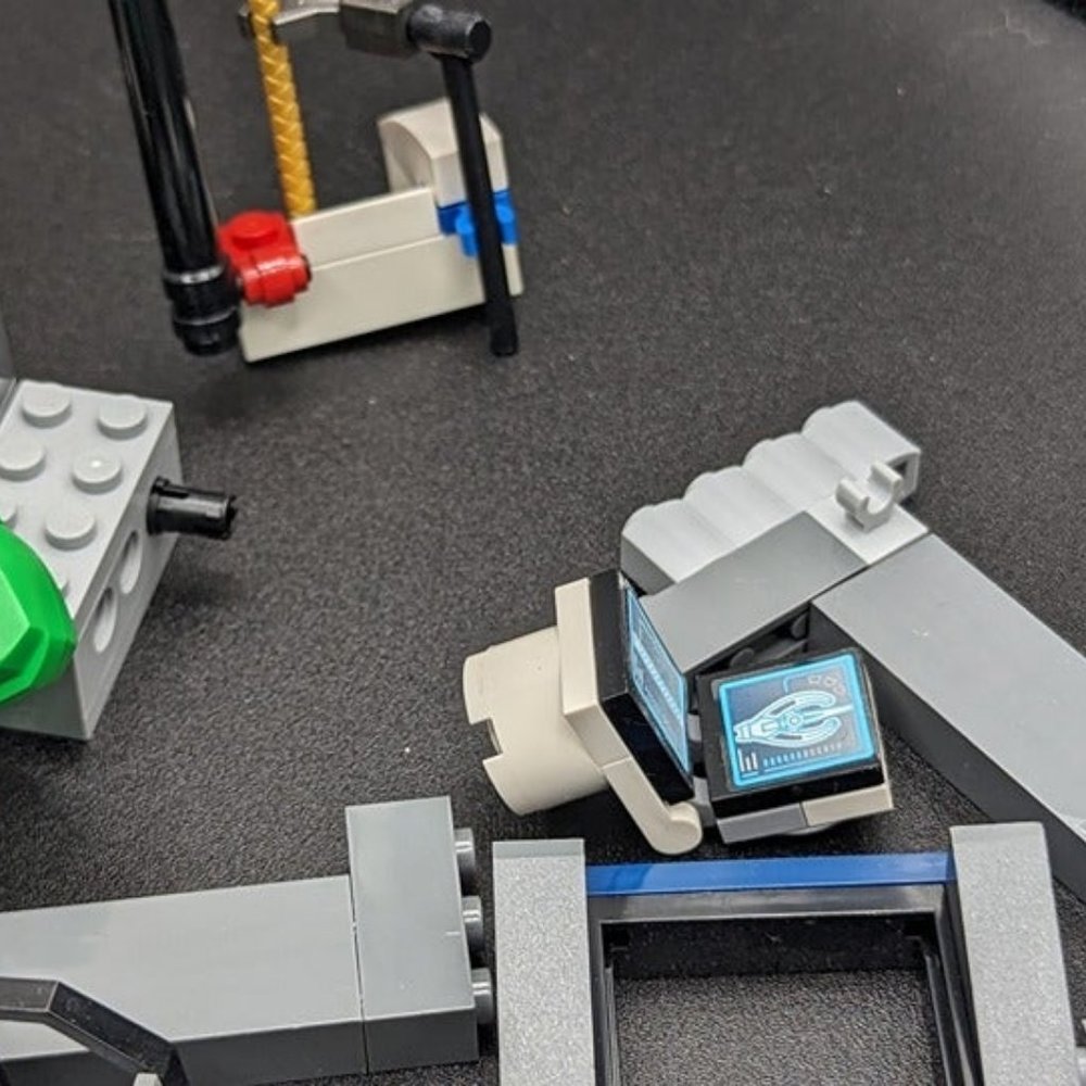 Lego Set #6868 Hulk's Helicarrier Breakout (incomplete)